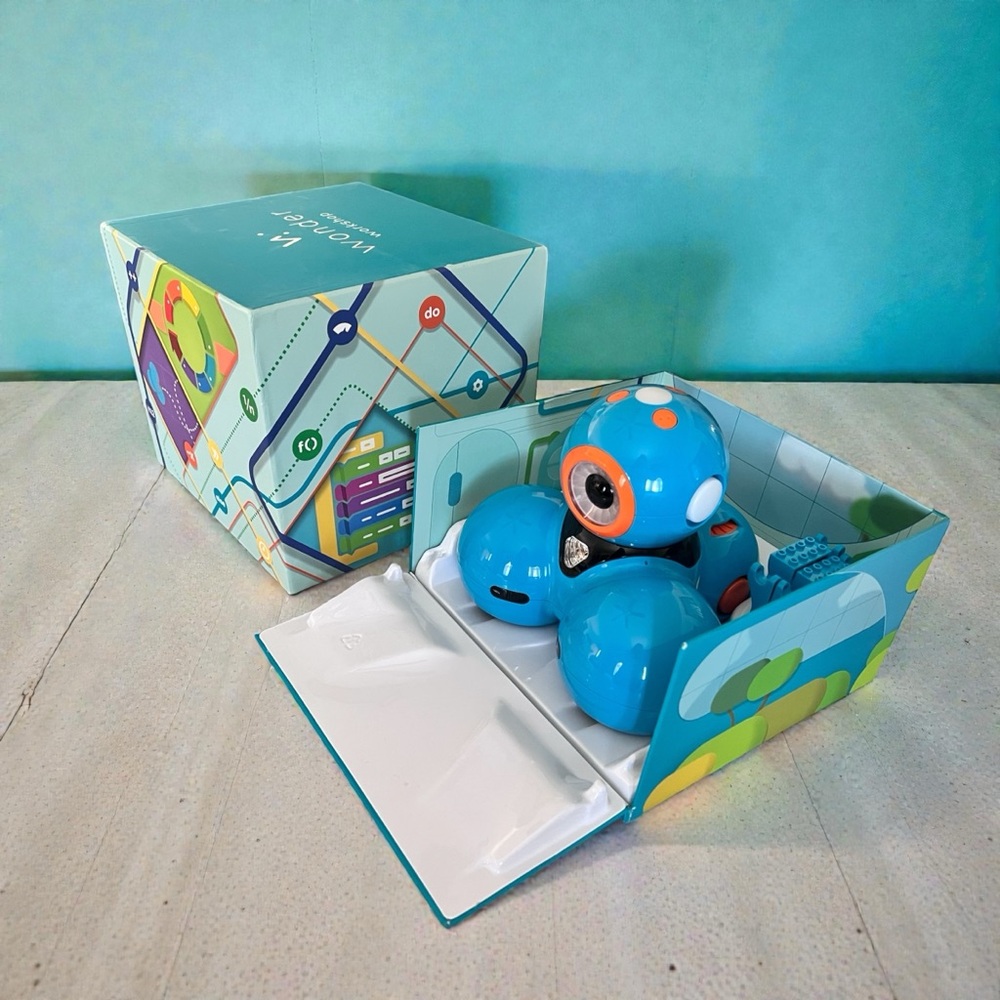 DASH Interactive Blue Robot Toy - Picture 10 of 12